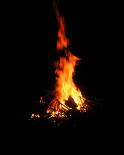 nächtliches Feuer